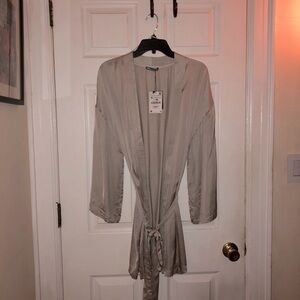 Zara Robe NWT Taupe Light Gray Satin Short Bridesmaid Kimono Sleepwear M L